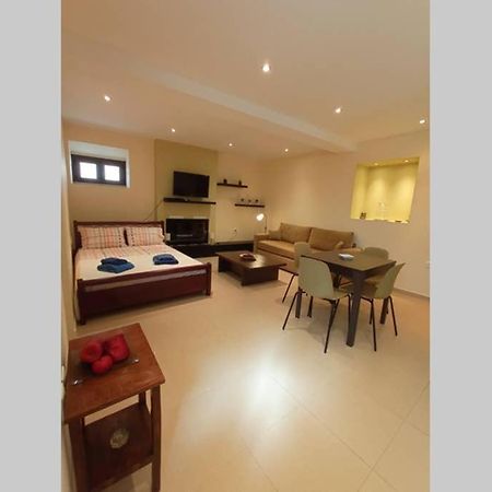 Afroditis'S & Makis'S Apartment Leonidio Exterior photo