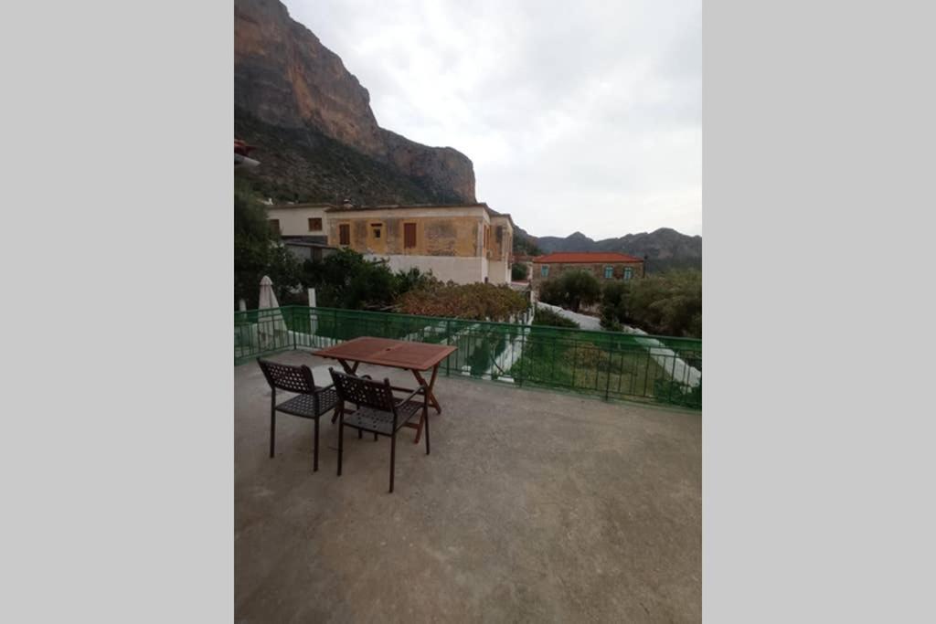 Afroditis'S & Makis'S Apartment Leonidio Exterior photo
