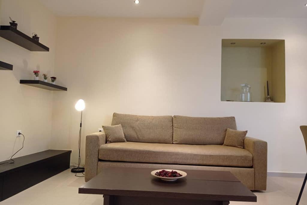 Afroditis'S & Makis'S Apartment Leonidio Exterior photo